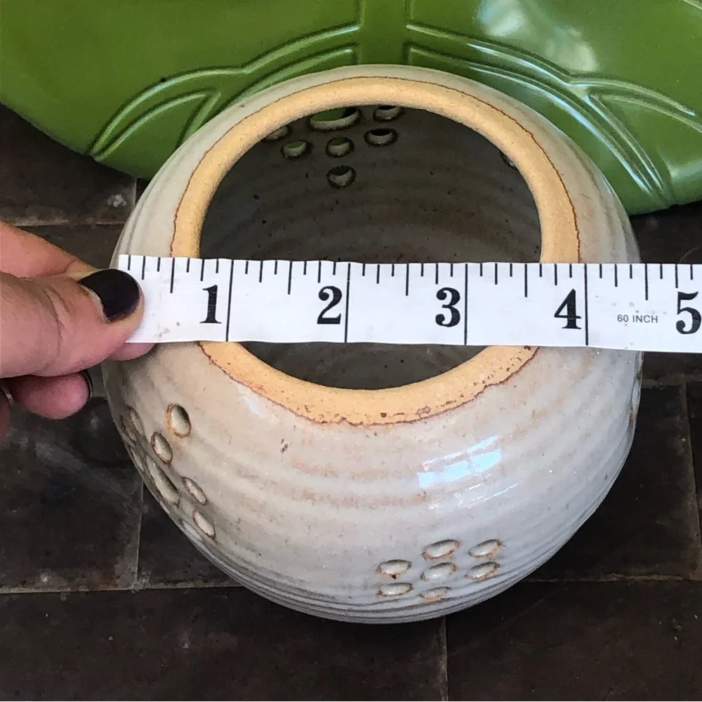 Studio Pottery Handmade Glazed Stoneware Signed Garlic Keeper - Picture 12 of 12